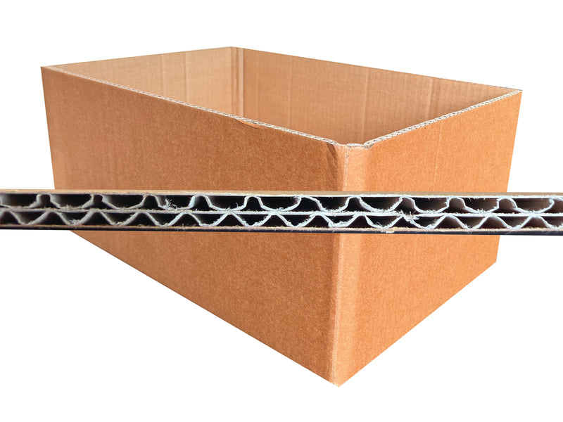 A double wall flute profile over an image of a  395mm x 275mm x 180mm open top box