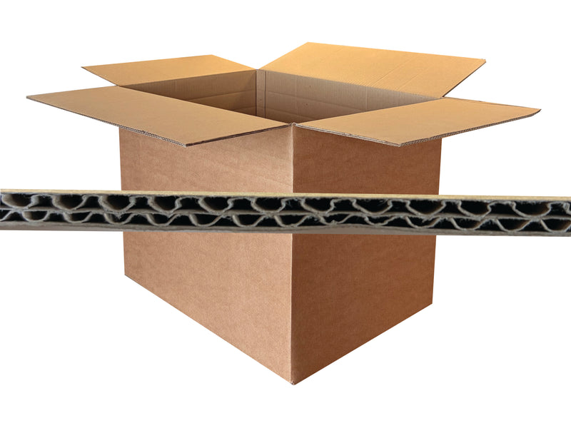 620mm x 440mm x 460mm cardboard box with a cross-section showing corrugated layers on a white background