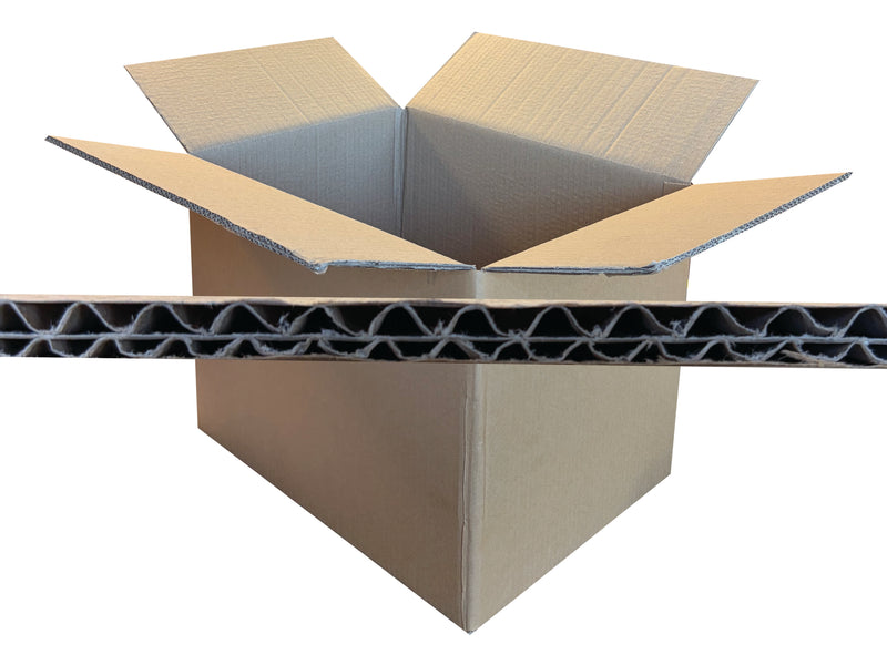 400mm x 305mm x 310mm Cardboard box with a cross-section view showing corrugated layers on a white background