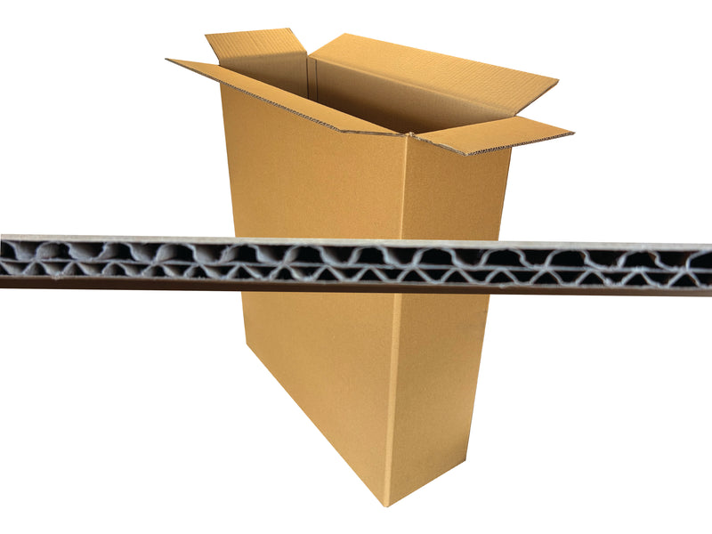 A brown cardboard box with its flaps open, shown alongside a close-up horizontal cross-section of a corrugated cardboard panel, isolated on a white background.